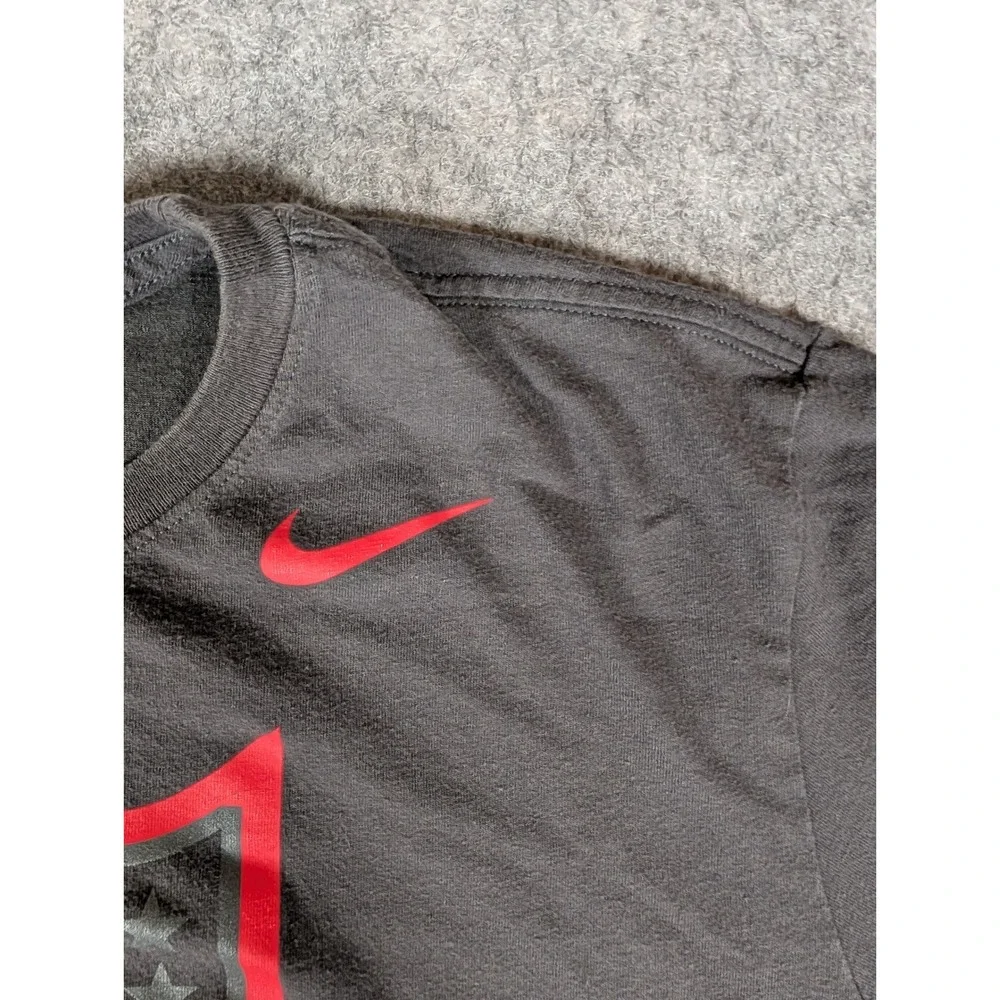 Nike NFL Onfield Apparel Dri-FIT Short Sleeve Graphic T-Shirt Charcoal Grey Red